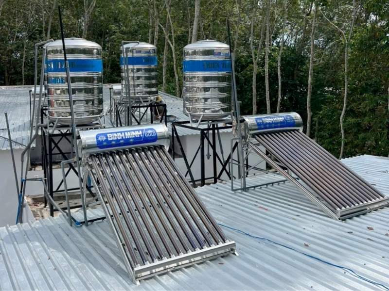 Máy nước nóng năng lượng mặt trời bình minh 130L - 12 ống thu nhiệt